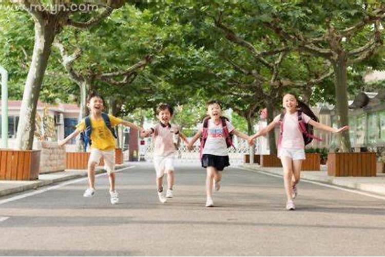 ...经常会梦到我又去上学了,而且场景多数在初中、高中和大学,这是为...