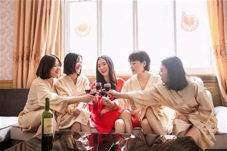 梦见自己男人和其他女人躺床上的预兆