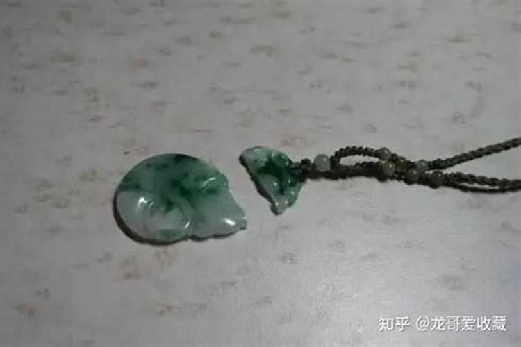 戴在身上的玉无缘无故掉下来碎了是什么意思