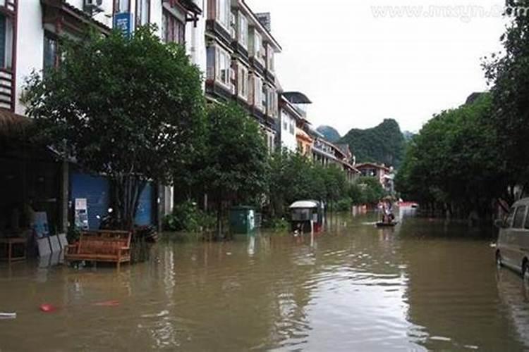 梦见回家路上突然下雨的预兆