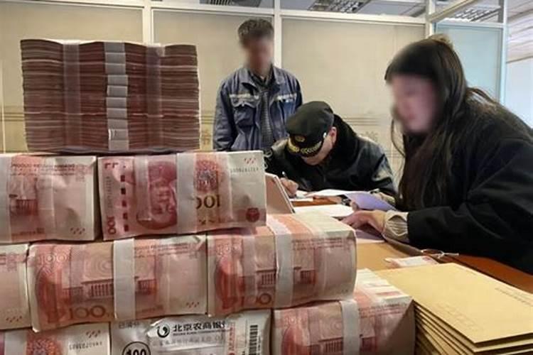 在工地干活,到腊月二十八九才发工资,大伙说老板是什么目的？