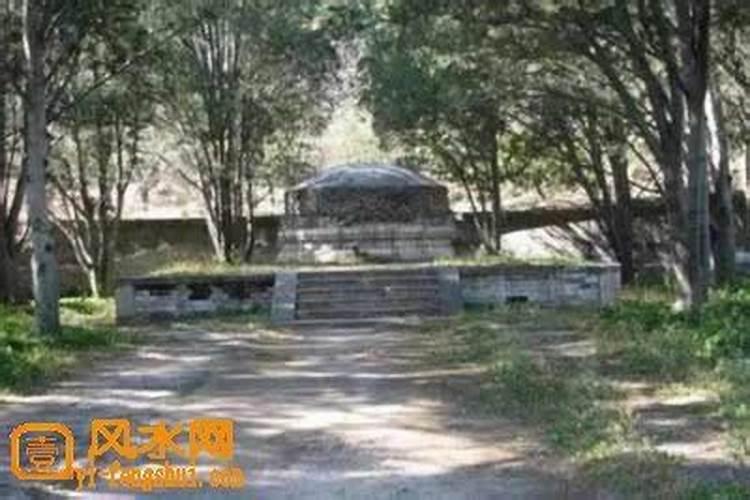中元节要去墓地给亲人上坟吗