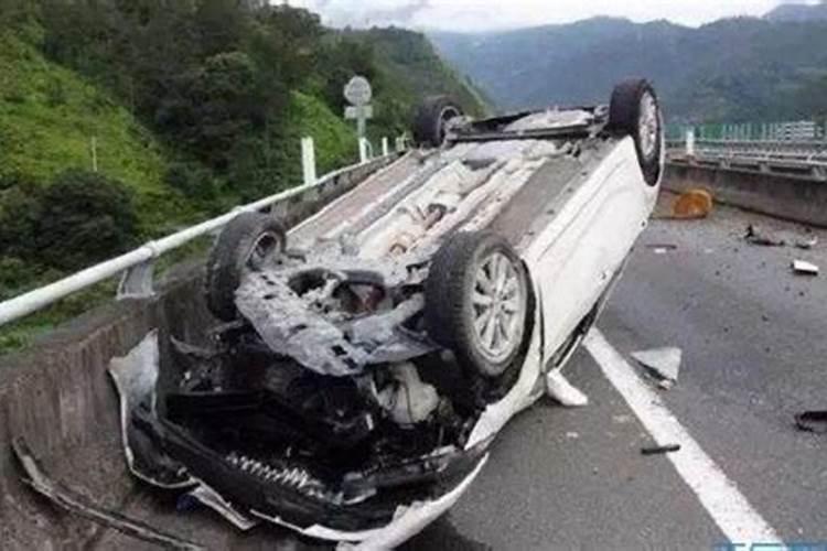 梦见翻车但是人没事是什么预兆