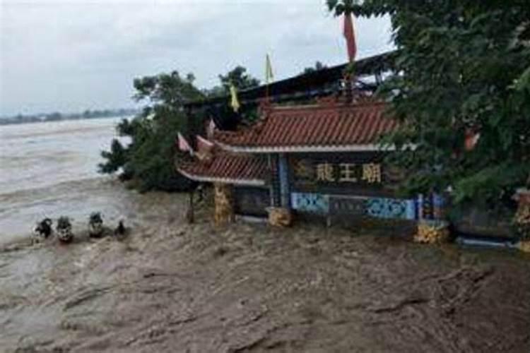梦见大洪水把祖坟冲走了