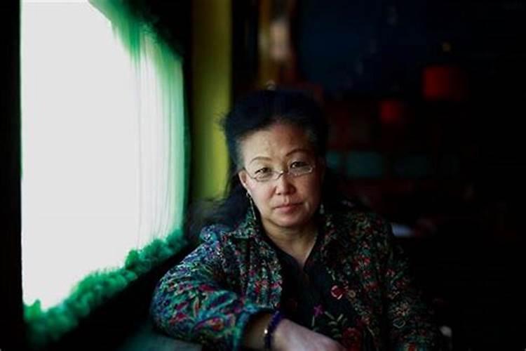 梦见死去的妈妈和我生活