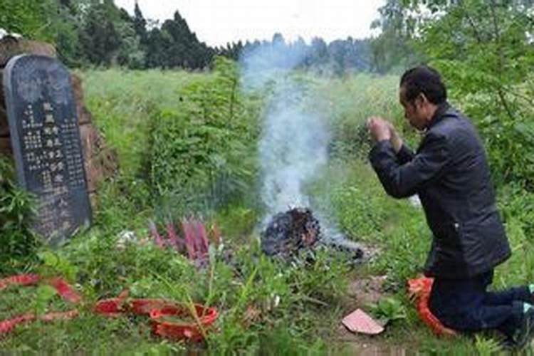 在外地工作,平时回去能给死去的亲人上坟吗