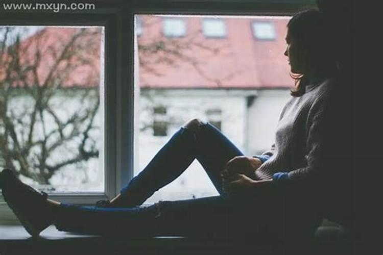 梦见好多女人来自己家的预兆