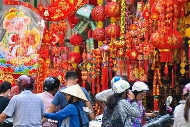 2025年中元节是几月几日