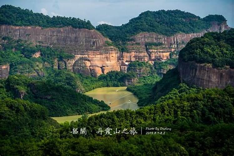 梦见乘着破船船下山崖？
