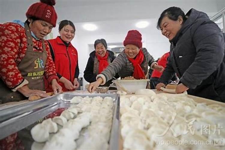 水瓶座男生喜欢一个人会有哪些表现？