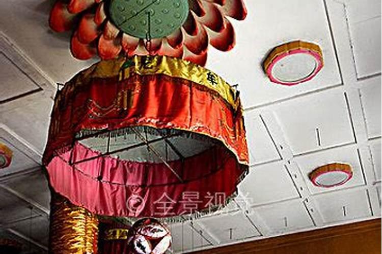 无事不登三宝殿中的“三宝殿”指什么？