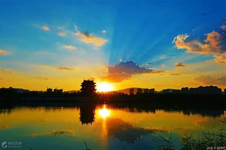 鬼节在河边发现有人烧的纸钱？
