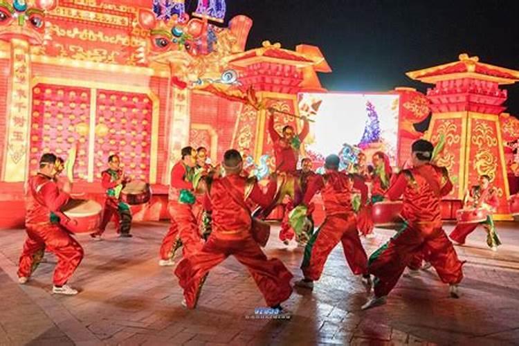 梦见抬棺材出殡是什么意思？