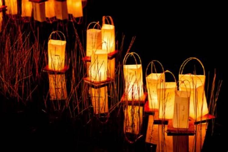 给亡去的人烧纸,是白天烧好,还是夜里烧好。请告知。