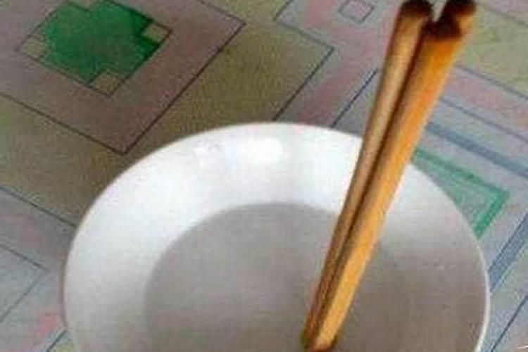 做梦梦到去逝的老人是什么意思啊
