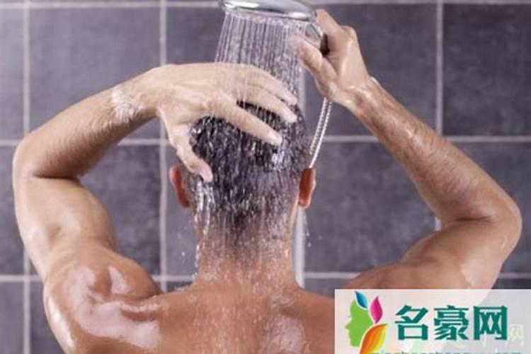 男生脚踏二星是什么命