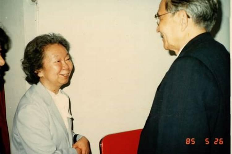 1985年5月26日上午9点至10点出生,五行的天干地支是什么？