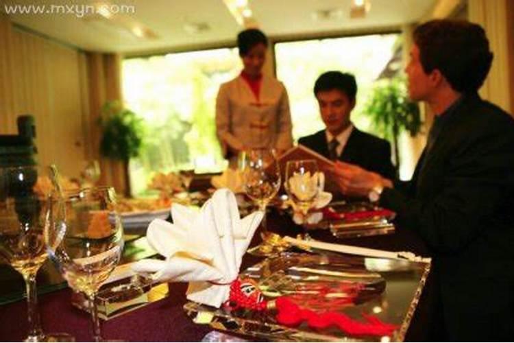 合婚算命:属猴男与属鸡女的婚姻怎么样 两人相配吗
