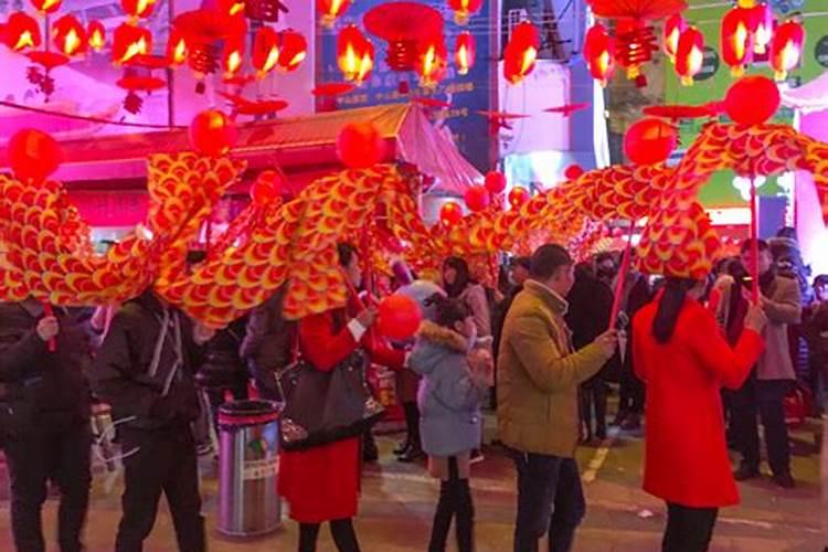 求一个带有落字的yy场控刷屏图案!!!