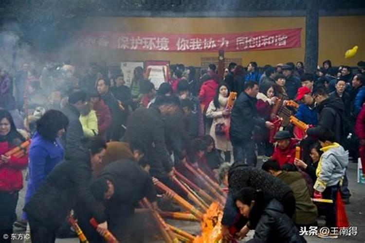 张姓三个字的名字女孩伶俐聪明的女生取名
