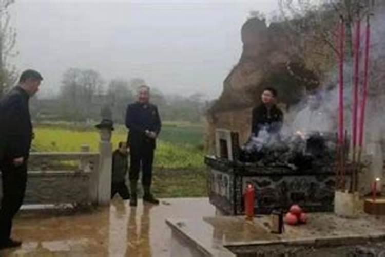 女人梦见坟头是吉兆吗
