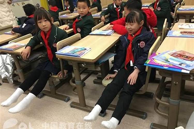 蒙古族都是在每年的什么时候举办“那达慕”大会？