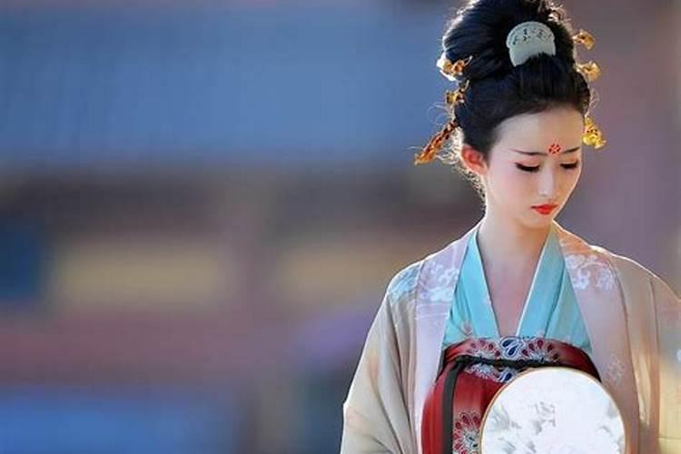 女人犯桃花是什么意思？