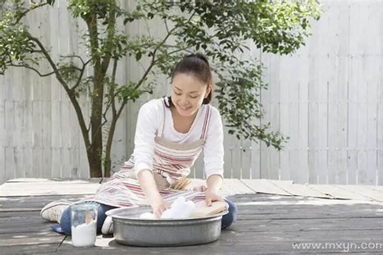 梦见自己在跟别人一起洗衣服的预兆