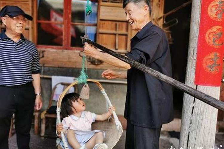 93年属鸡的幸运色