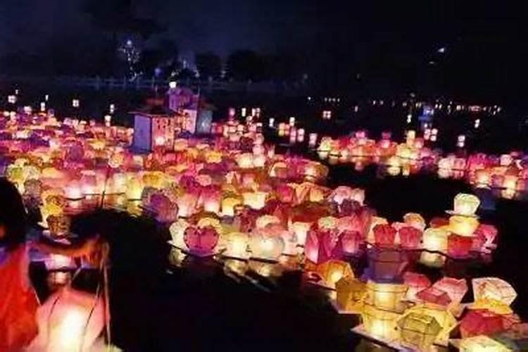 神婆的话能信吗？我妈今天去看神婆,什么也没说,留给她看我们的八字