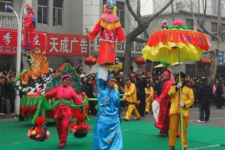山东有一种习俗叫“打铁花”哪位仁兄能介绍一下它的场面和由来