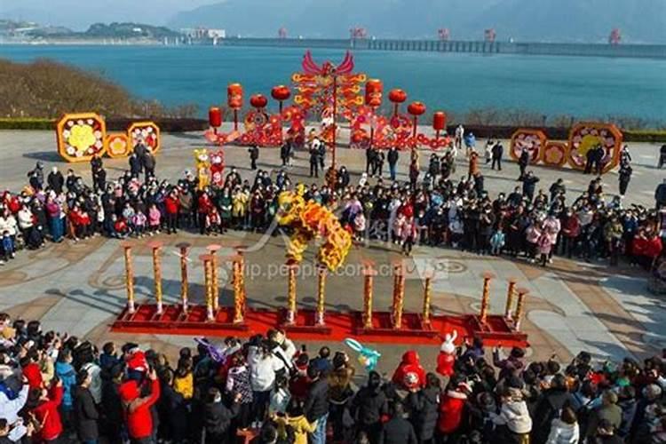 结合《北京的春节》一课说说,北京人和湖北省宜昌人过春节有哪些不同