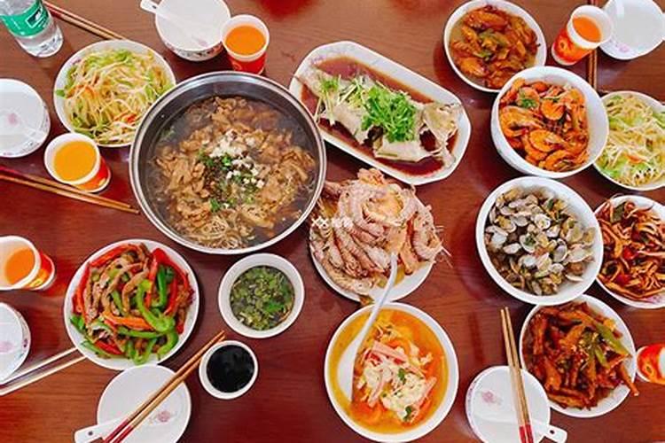梦见别人吃饭自己没吃是什么意思