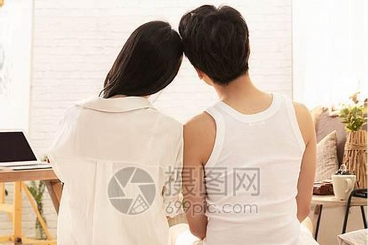 梦见爱人站在床边