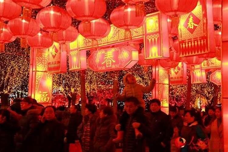 《清明》是哪个朝代的哪个诗人写的？