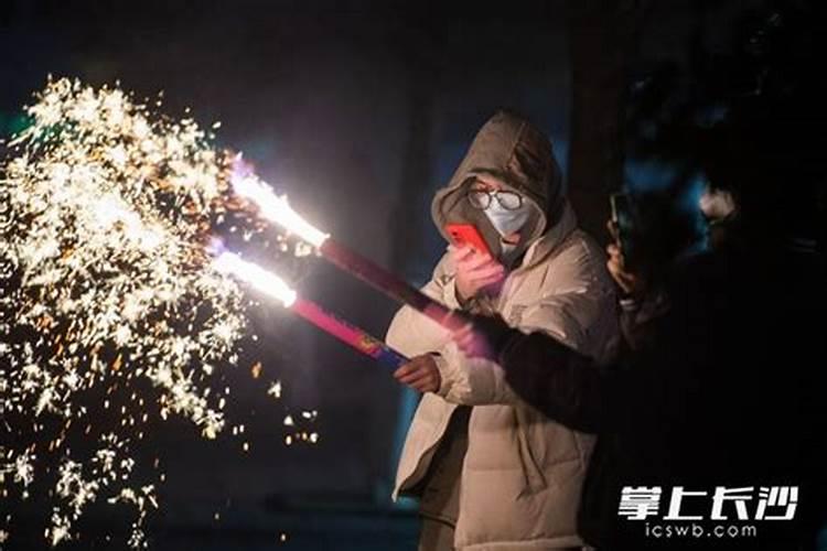 1976年属龙男士(49岁)2025年运势分析,逐月好运来袭