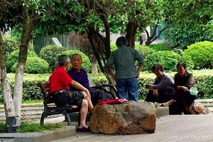 梦见女人和自己亲近的预兆