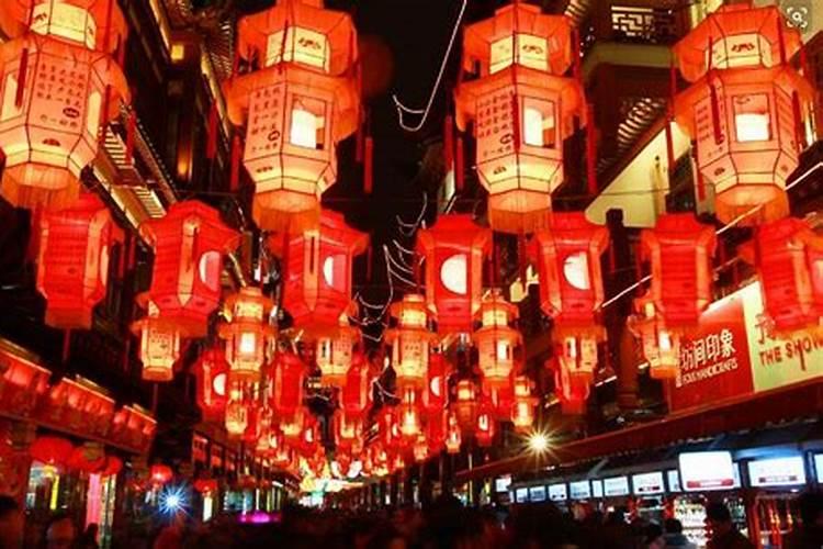 关于元宵节的习俗(传统习俗与现代变革)