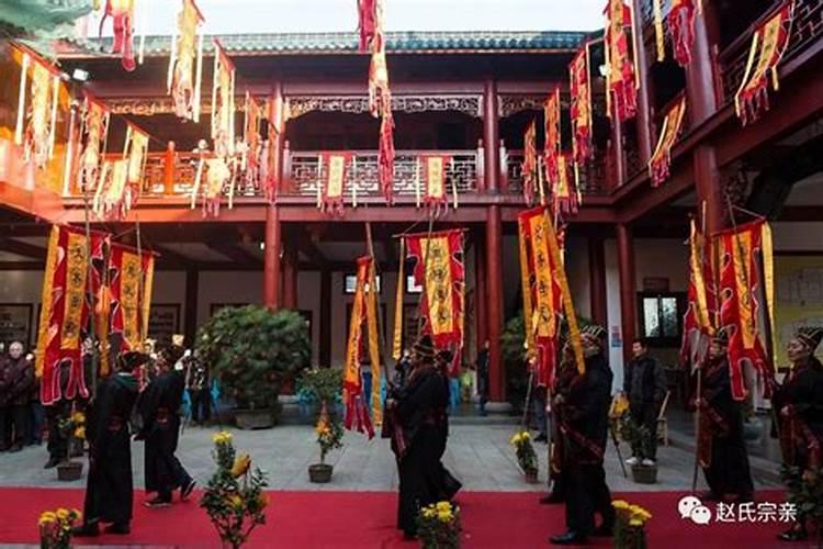 梦见自己买鱼什么预兆 梦见自己买鱼是什么意思
