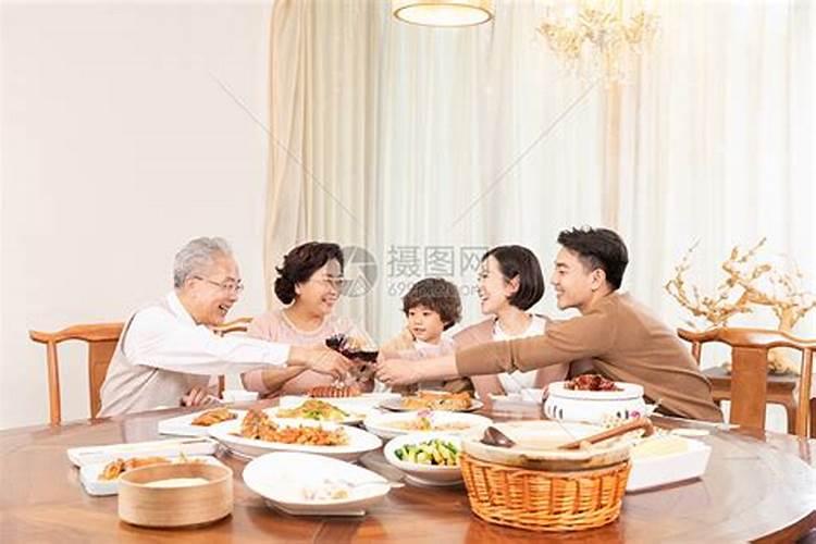 梦见一家人在一起吃饭是什么预兆