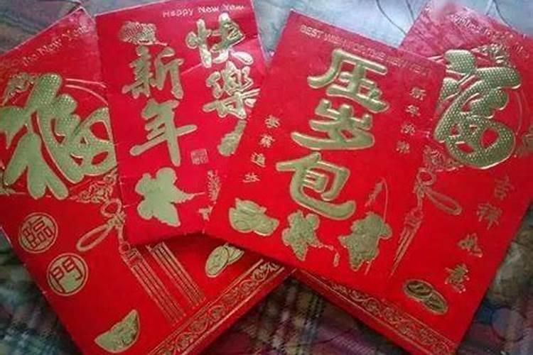 梦见自己开车回家的路上突然水灾,整个车在水上走,后来水越来越高而且...