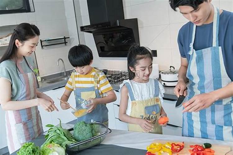 梦见自己回家给小孩煮饭是什么意思？