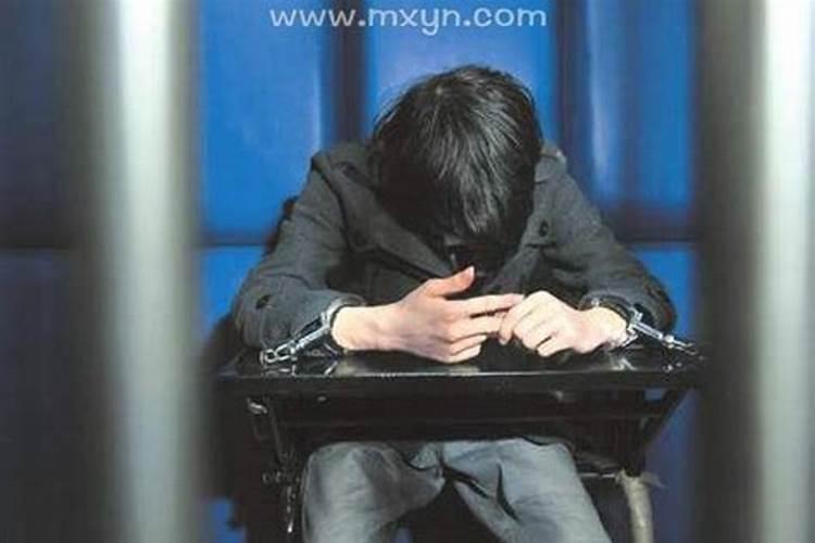 如果一个女孩做梦梦到一个男生,很多次,是为什么？