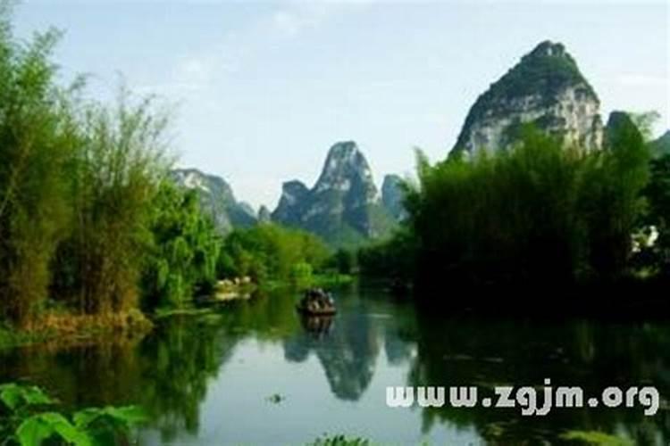 梦到坟地还有水是好梦吗 梦见坟地还有水是什么意思