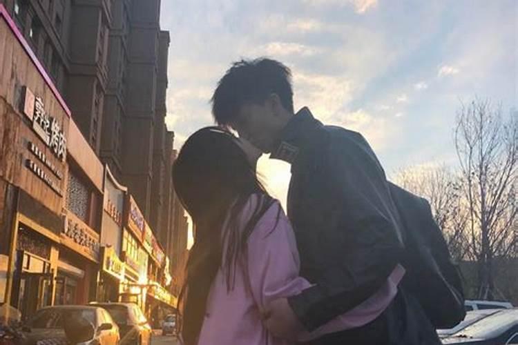 梦见和前女友接吻是什么意思