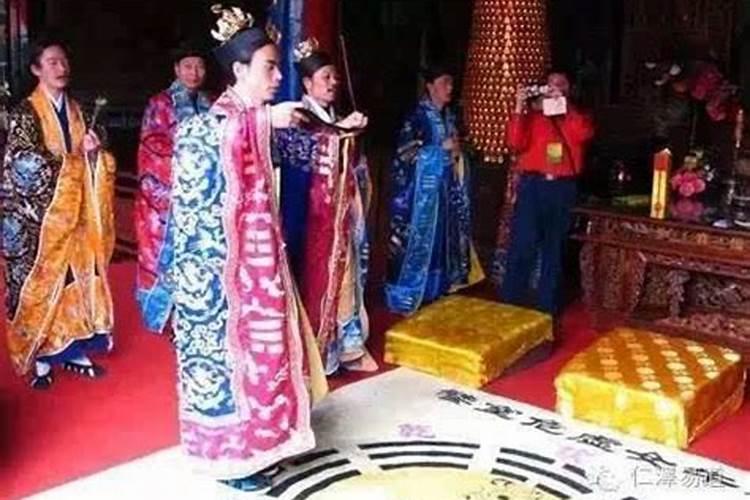 属鸡阴历十二月二十五出生命运如何
