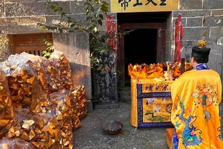 梦见买衣服是什么意思