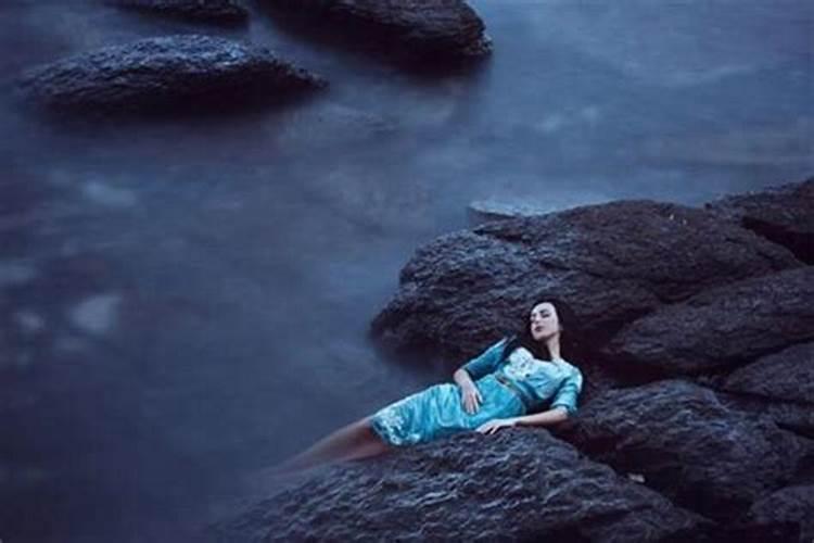 梦见好朋友死了我哭得很伤心的预兆