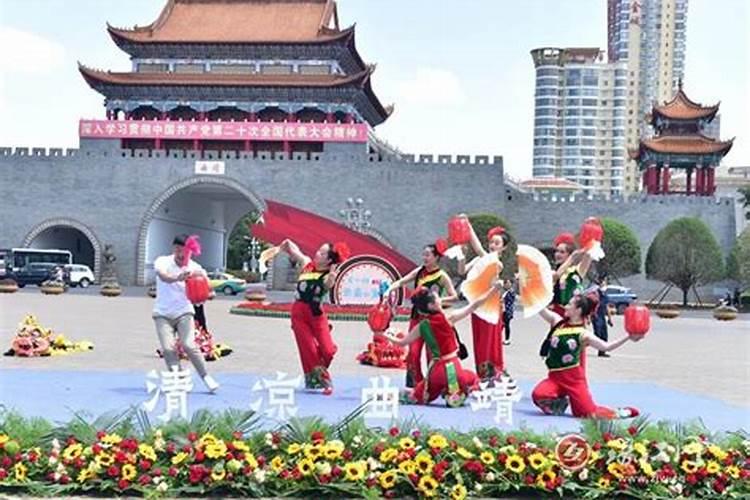 以曲靖春节习俗为主题写一篇作文