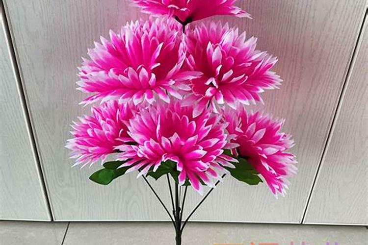 清明上坟买一束花还是两束花